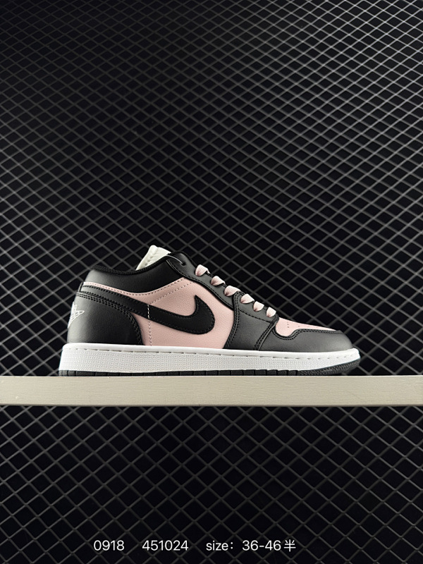 120 Air Jordan 1 Low "Court Purple" 低帮 黑紫脚趾AJ1 乔丹1代 aj1 乔1低邦 黑紫脚趾 乔丹篮球鞋系列 鞋身采用黑色、紫色、白色三色凸显，增持的潮流感不言而