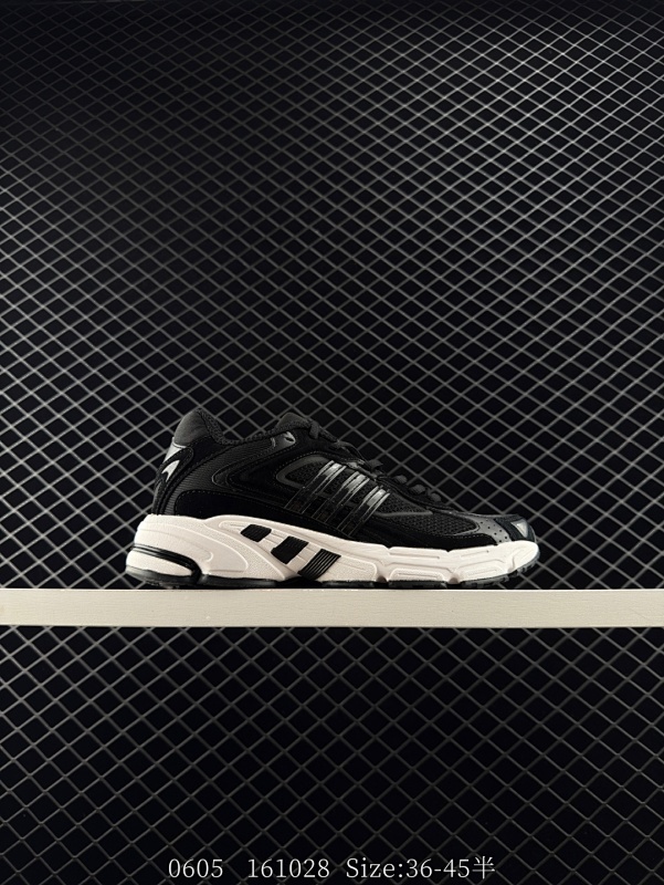 140 【真标】阿迪达斯 Bad Bunny x adidas originals Response CL 复古休闲跑步鞋 奶油坏痞兔老爹鞋，你很难不注意到音乐人“坏痞免”(Bad Bunny)。这位