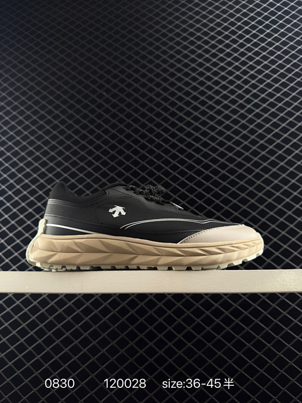 140 男女鞋真标半码制，升级原楦原纸版开发版型，采用紧密网编织尼龙鞋面材质，搭载85%压缩EVA缓震中底技术，外置耐磨锯齿外底❗️越野徒步+日常通勤两不误！高端专业运动品牌/迪桑特·DESCENTE