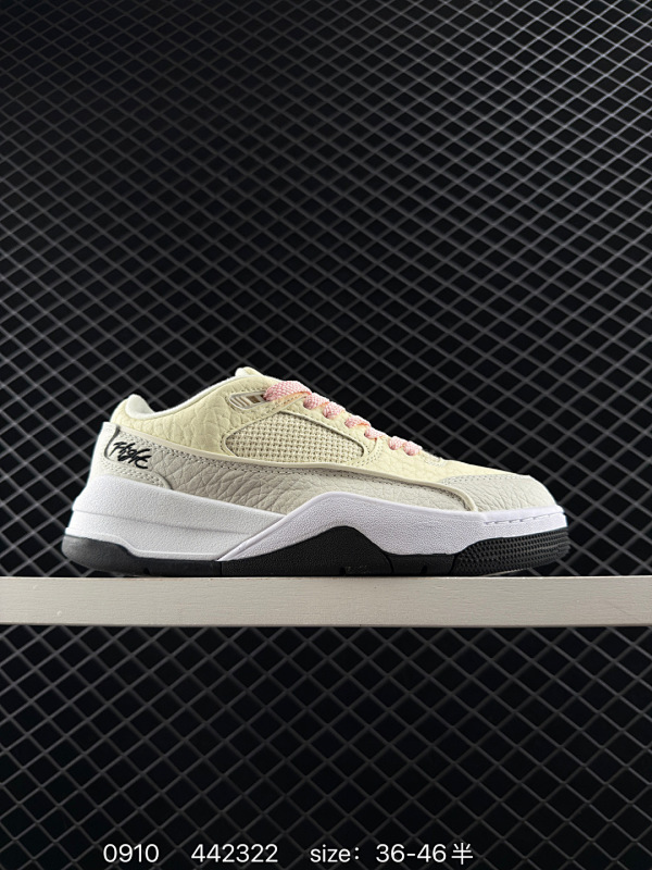 110真标带半码 Air Jordan 4 Retro Flight Court 低帮 米粉黑 AJ4 乔丹4代 aj4 乔4 低邦 米粉黑 男女同款 乔丹篮球鞋系列 鞋款整体以米白色皮革打造，鞋舌及