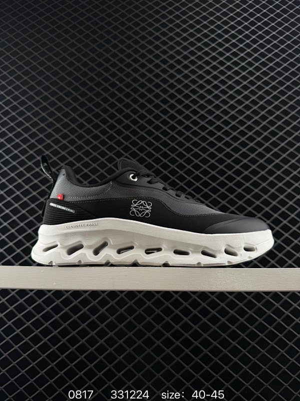 120 男女鞋半码制#采用人体工程超薄透气网织布鞋面材质#搭镂空CloudTec®️科技泡棉缓震加厚中底#外置耐磨防滑橡胶底片❗️为跑者造浪，来自瑞士运动品牌-昂跑西班牙百年皮具奢华品牌/罗意威Loe