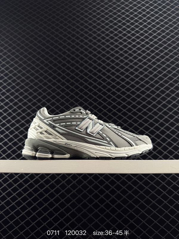 160 New Balance M1906AF NB宝藏老爹鞋款，复古元素叠加，质感超级棒，楦版型材料细节做工精细，货如实拍图 作为NB最经典的档案鞋型之一，与2002一样，1906有着NB最成熟的技