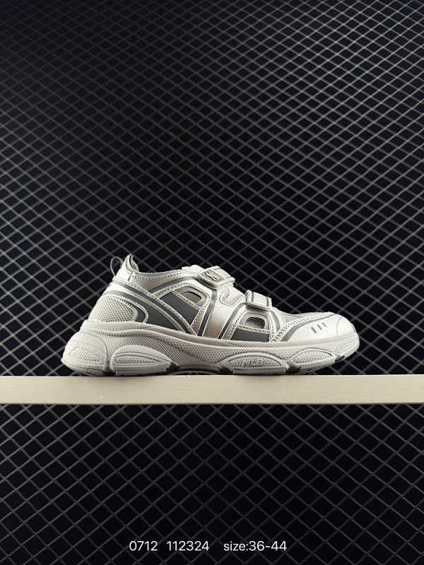 120 MLB/韩国F&F旗下运动品牌 升级原楦原纸版开发版型，采用荔枝纹轻量克重纤维移膜皮革面鞋面材质，全新独立5cm厘米外增高轻质发泡中底组合耐磨橡胶外底片❗️穿行千禧,ACE"履"程,NY美国榄