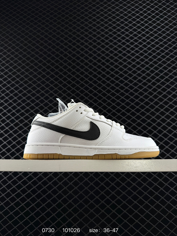 130 耐克Nike SB Dunk Low 扣篮系列 复古低帮休闲运动滑板板鞋。采用脚感柔软舒适ZoomAir气垫，有效吸收滑板等极限运动在落地时带来的冲击力，为街头运动者们提供更好的保护。 货号：