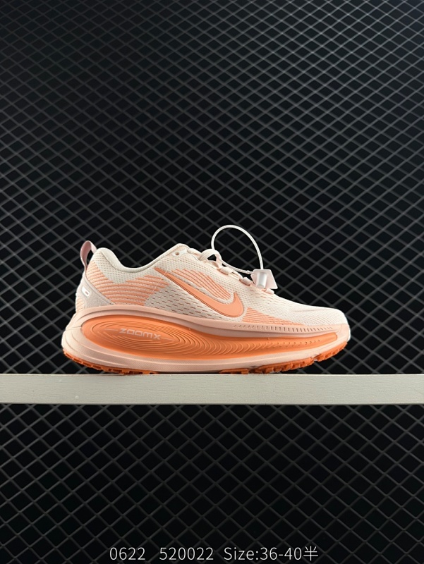 110 真标✅Nike VOMERO 18 耐克 舒适减震防滑 低帮跑步鞋 全掌ReactX泡绵中底 前掌和后跟还配备了Air Zoom气垫单元 据说跑起来更快更舒适哦 这次最大的升级点 首次引入了R