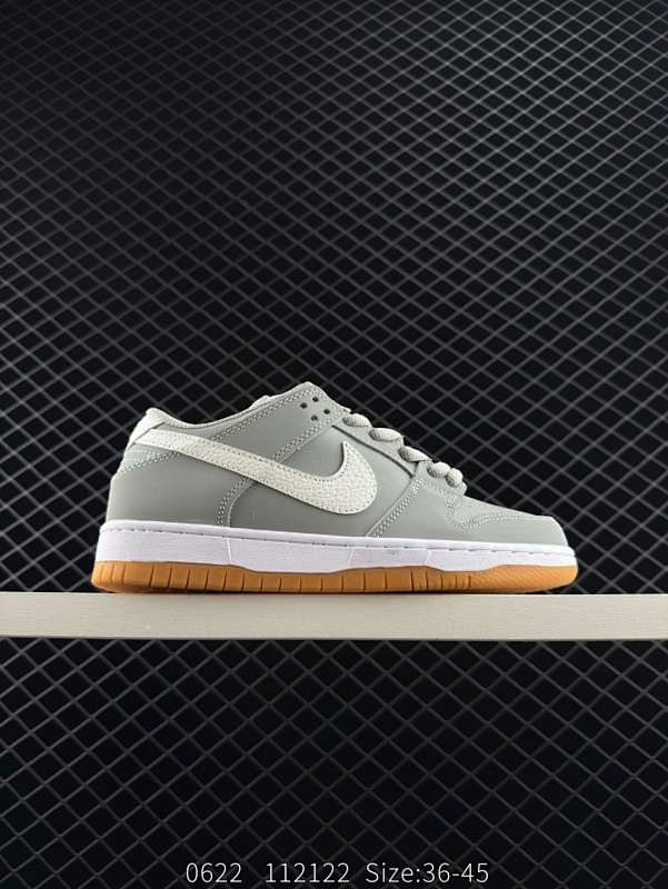 110 耐克Nike SB Dunk Low 扣篮系列 复古低帮休闲运动滑板板鞋。采用脚感柔软舒适ZoomAir气垫，有效吸收滑板等极限运动在落地时带来的冲击力，为街头运动者们提供更好的保护。 货号：