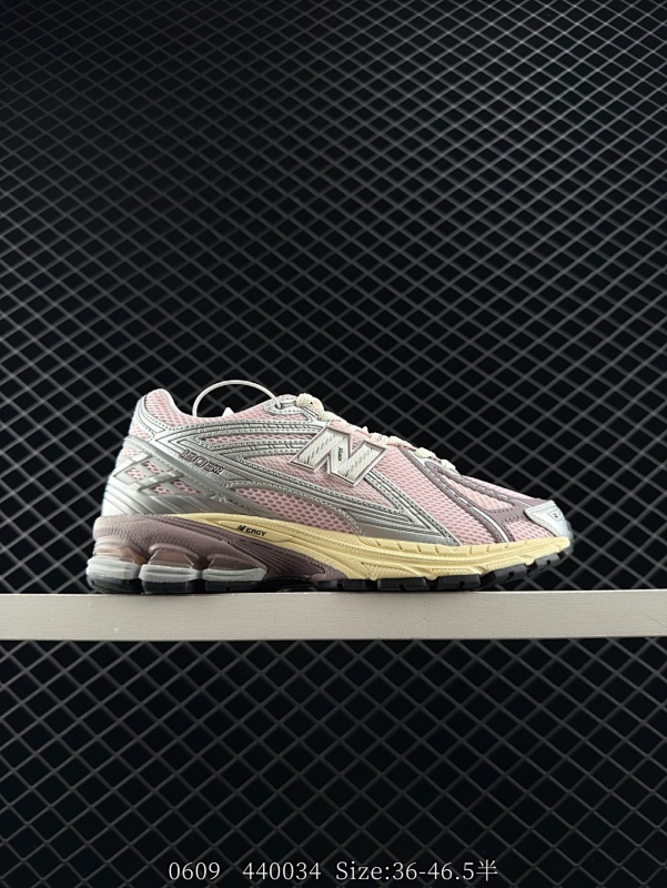 170 公司级✅New Balance M1906系列 复古单品宝藏老爹鞋款 公司级 复古元素叠加 质感超级棒 楦版型材料细节做工精细 作为NB最经典的档案鞋型之一 与2002一样，1906有着NB最