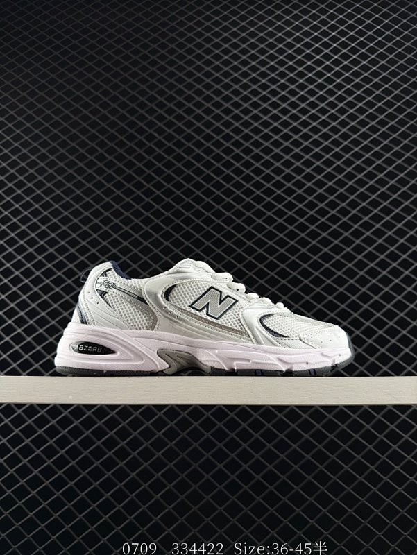 110 New Balance 530 复古跑鞋  这双鞋确实是NB家经典复古款式之一，以全新科技诠释，成功打造530鞋款，鞋面在保持530基本线条和片层结构的同时，采用更为简洁、流畅的设计语言 官方