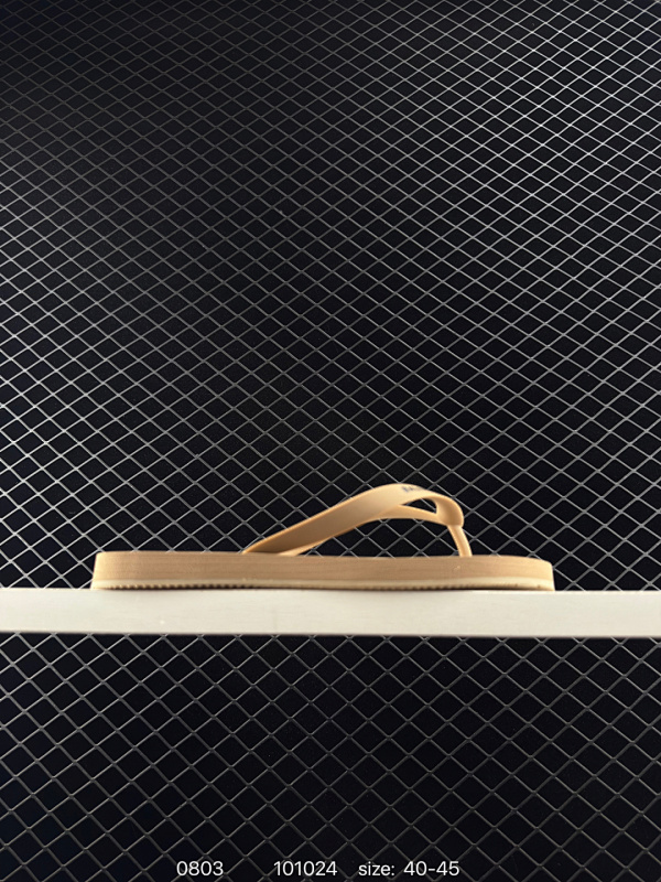 120 Balenciaga巴黎世家 圆头套脚人字拖鞋 男款 米色 尺码：如图 货号：812925 编码：101024