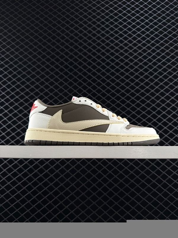 75 特价✅Travis Scott x Air Jordan 1 Low OG TS SP 低帮 倒勾深棕 AJ1 乔丹1代 aj1 乔1 低邦 倒钩深棕 乔丹篮球鞋系列 棕色和黑色的麂皮材质搭载鞋