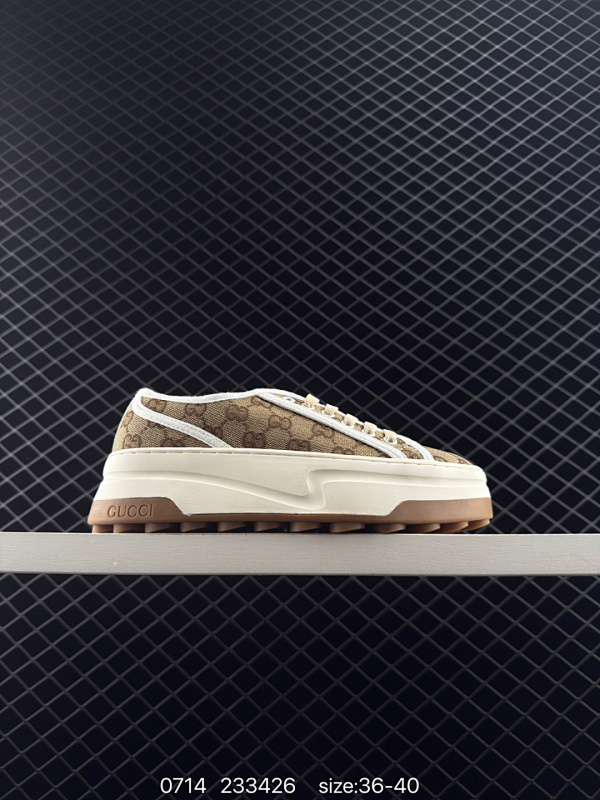 130 2023春季新款gucci 古驰1977帆布低帮 全新配色 同步升级原版橡胶大底，鞋面采用进口棉布面料 在这款Gucci Tennis1977系列运动鞋上，GG标识依 然为装饰亮点，鞋底运