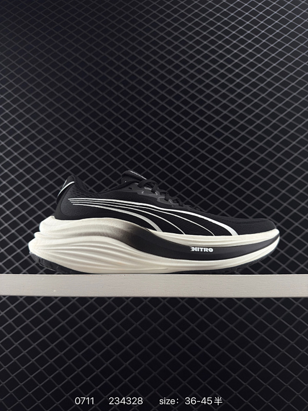 140 彪马Puma Race TO Beat The Elite 低帮专业越野跑步鞋 实拍首发 这款鞋5mm的前后掌落差能让你贴近自然跑的步态 使你的身体对鞋子的缓震和支撑特性依赖变少 从而增加