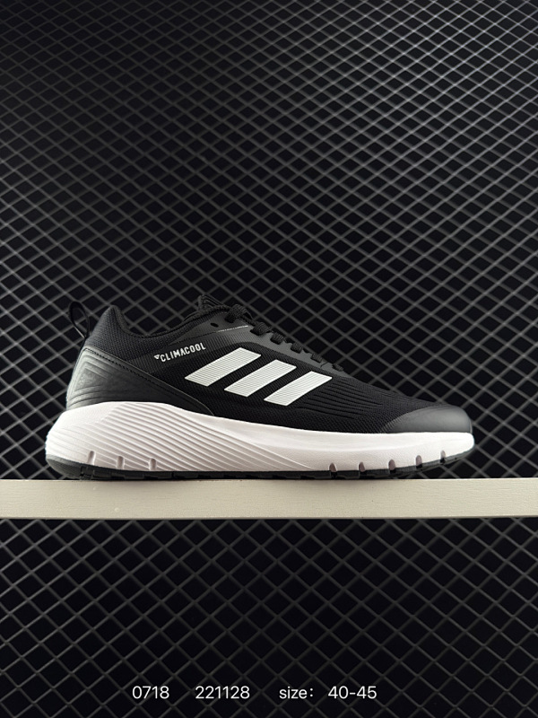 140 ✅adidas 阿迪达斯 DURAMO 8 M 耐磨跑步鞋 Duramo 8 M采用空气网眼材质的鞋面，具有无缝拼接设计，提供良好的透气性和支撑性。鞋身两侧采用 TPU框架 ，增强了支撑性。鞋