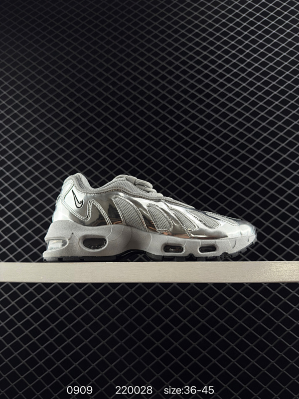 140 Nike Air Max Dn 耐克2024全新气垫跑鞋 #全新鞋款在同侧采用了四个圆柱仓式的设计 不仅有防滑耐磨性功能 还搭配了周围一圈柔