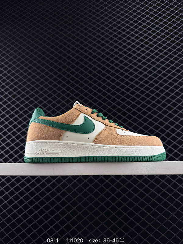 100 真标✅耐克Nike AIR FORCE 1’07空军一号低帮百搭休闲运动板鞋。柔软、弹性十足的缓震性能和出色的中底设计，横跨复古与现代的外型结合，造就出风靡全球三十多年的Force 1。 货号