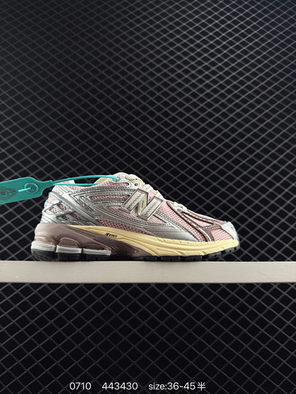 150 New Balance M1906AF NB宝藏老爹鞋款，复古元素叠加，质感超级棒，楦版型材料细节做工精细，货如实拍图 作为NB最经典的档案鞋型之一，与2002一样，1906有着NB最成熟的技