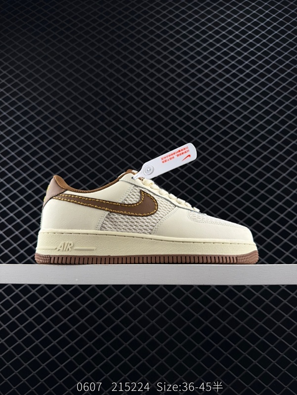 120 公司级✅耐克Nike Air Force 1“07空军一号低帮百搭休闲运动板鞋。柔软、弹性十足的缓震性能和出色的中底设计，横跨复古与现代的外型结合，造就出风靡全球三十多年的Force 1 货号