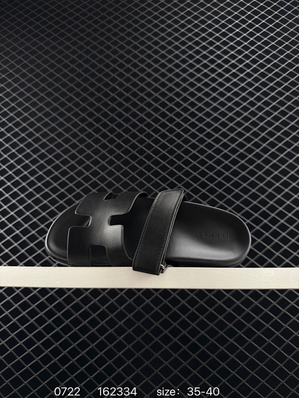 170 HERMES爱马仕Chypre凉鞋  爆款拖鞋火爆上市。专柜原版鞋开模精心制作，大牌明星最爱的奢侈品，高品质铸就经典，欢迎转图片爆卖！ 编码162334 Size:35～40