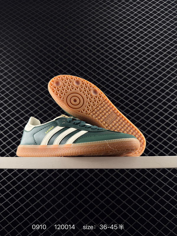 70 Adidas Samba OG 复古桑巴板鞋  这款桑巴鞋展示了高质量的工艺  带有装饰的超锁缝制和无缝的手感 柔软、柔软的皮革造型和标志性的3条纹完成了精致的外观 正规合身鞋