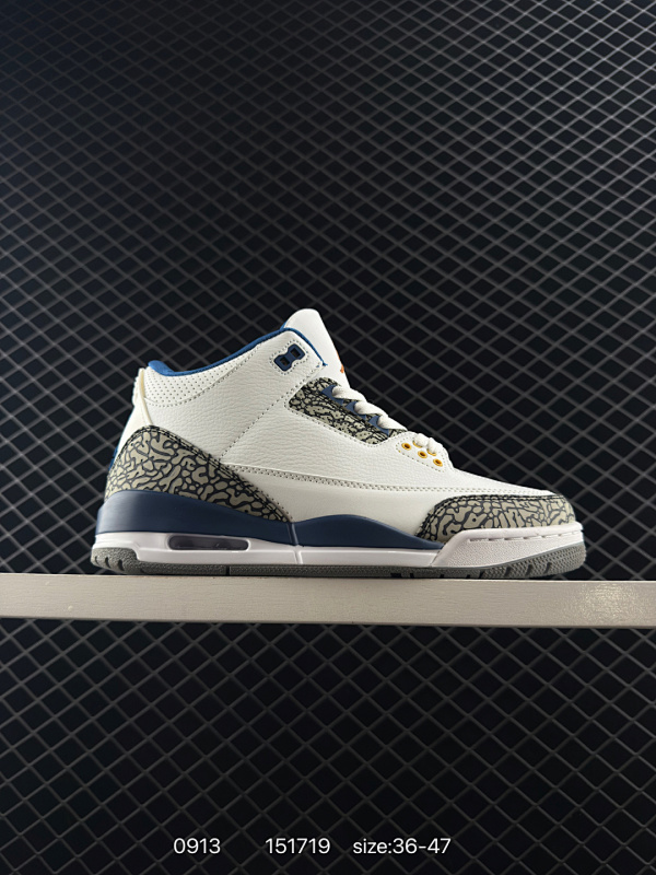 95 Air Jordan 3 Retro "True Blue" 真蓝 AJ3 乔丹3代 aj3 乔3 白蓝 乔丹篮球鞋系列 鞋身整体以皮革材质打造，配色方面以白色为底色，搭配橙色鞋带孔中底等细节点