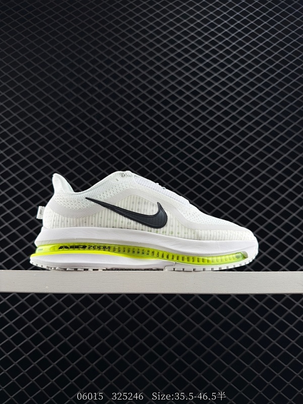 230 NIKE PEGASUS PREMIUM跑步鞋  使用了新型的缓震材料 脚感偏韧 后跟有加厚的海绵填充 鞋子前掌和后掌做了加宽设计  增加了跑步时的稳定性 织物加网纱的鞋面极好的透气性 官方货