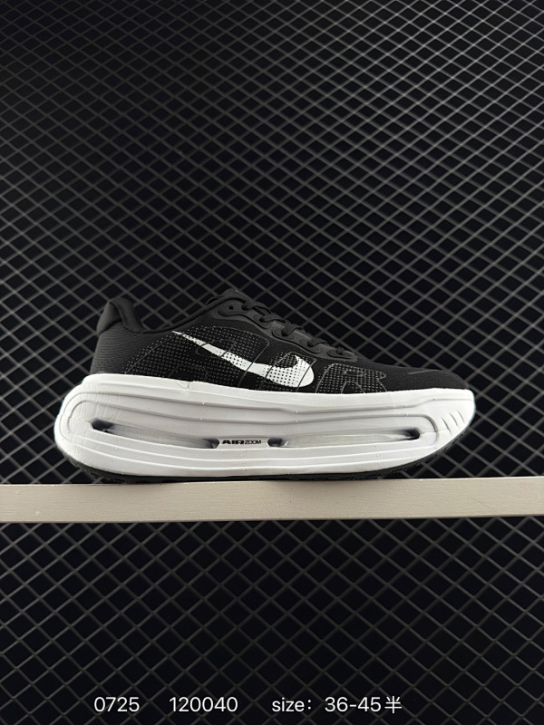 200 公司级✅Nike VOMERO PREMIUM 耐克 舒适减震防滑 低帮跑步鞋 全掌ReactX泡绵中底 前掌和后跟还配备了Air Zoom气垫单元 据说跑起来更快更舒适哦 这次最大的升级点