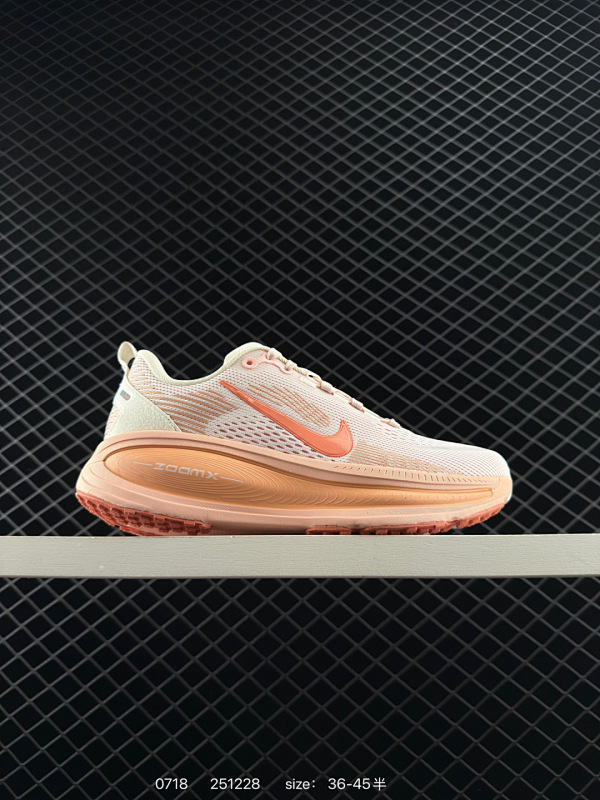 140 Nike Air Zoom Vomero 18 登月18 2025新款缓震休闲跑鞋 原鞋开发 内置全新缓震Zoom 气垫货号：HM6804 601 编码:251228 尺码：看图所示 全文