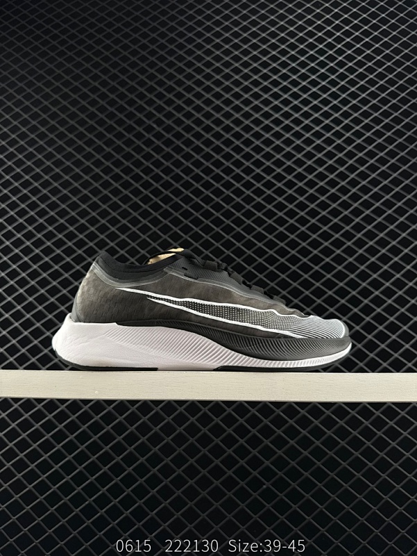 150 耐克Nike ZOOM FLY 3 登月贾卡面透气 舒适软底 抗磨避震从保而持良好的透气性。中部底分的 Zoom Air 气垫，为穿着者们带来为更舒适的脚感 货号：AT8240 005 尺码：