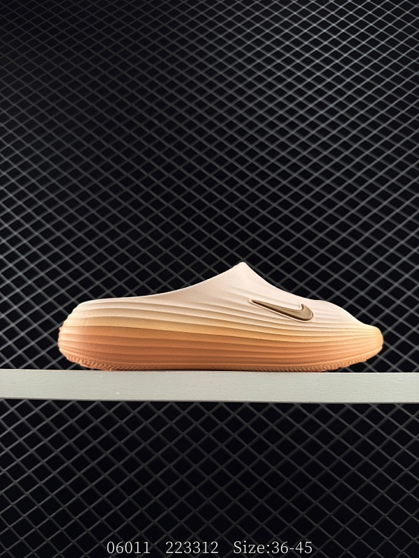 60 ✅Nike ReactX REJUVEN8 耐克 简约舒适 洞洞鞋 由兼具轻便性和耐用性的EVA泡沫打造 拖鞋的外观十分吸引人 融合了舒适与时尚的元素 延续了简约独特的美学风尚 一体式的设计在打