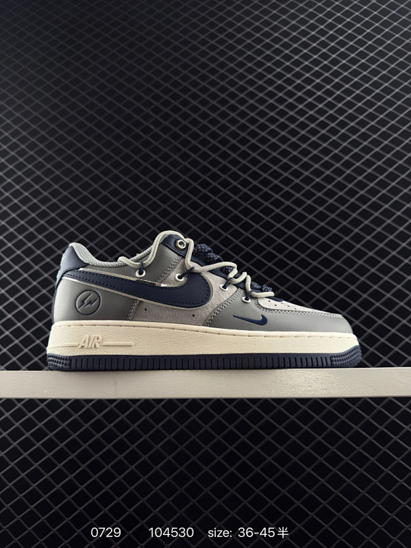 150 耐克 Nike Air Force 1 ’07 空军一号低帮百搭休闲运动板鞋。柔软、弹性十足的缓震性能和出色的中底设计，横跨复古与现代的外型结合，造就出风靡全球三十多年的Force 1，直到今