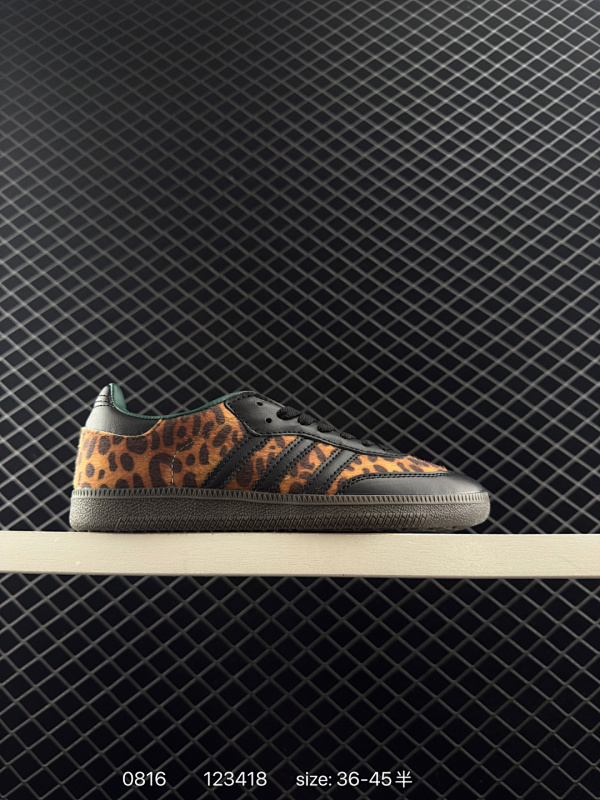 90 AD Original Samba OG 复古经典轻便板鞋  带有装饰的超锁缝制和无缝的手感 柔软、柔软的皮革造型和标志性的3条纹完成了精致的外观 正规合身鞋带 鞋面上有绒面鞋垫 橡胶鞋底 享受