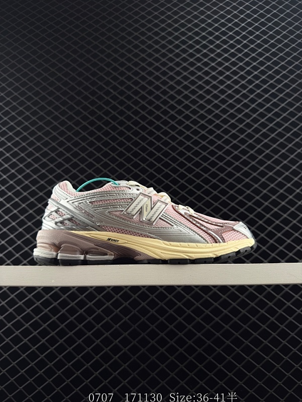 150 公司级✅New Balance M1906系列复古单品宝藏老爹鞋款 公司级版本复古元素叠加 质感超级棒 楦版型材料细节做工精细 作为NB最经典的档案鞋型之一 与2002一样，1906有着NB最