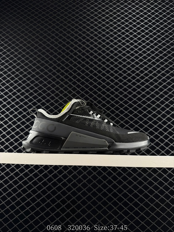 180 ECCO爱步网面运动鞋男款透气户外越野鞋健步2.1越野822804 釆用透气织物加牛皮拼接 质感丰富，撞色设计极具现代时尚风格 亲肤透气 =上脚超级舒适 采用TPR环保♻️鞋底=防滑 抗震