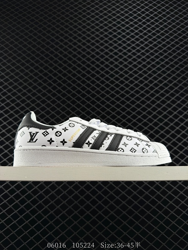 120 阿迪达斯Adidas三叶草 Originals Superstar Pride RM贝壳头系列低帮经典百搭休闲运动板鞋！ 货号：B23642 Size：36-45带半码 编码：105224 全