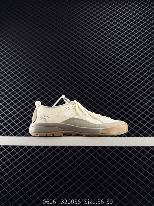 180 Arcteryx始祖鸟 Konseal Lt 徒步鞋 3D 成型橡胶鞋头保护脚趾，一体式鞋带系统提升包裹性，插角布鞋舌防止碎屑进入。  货号：077218-497208 GO 尺码：36-39