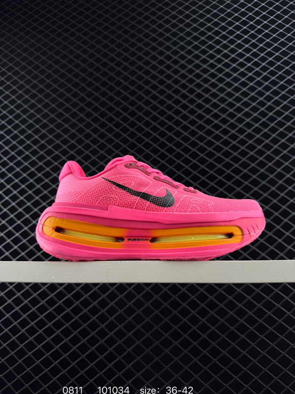 170 公司级✅Nike VOMERO PREMIUM 耐克 舒适减震防滑 低帮跑步鞋 全掌ReactX泡绵中底 前掌和后跟还配备了Air Zoom气垫单元 据说跑起来更快更舒适哦 这次最大的升级点