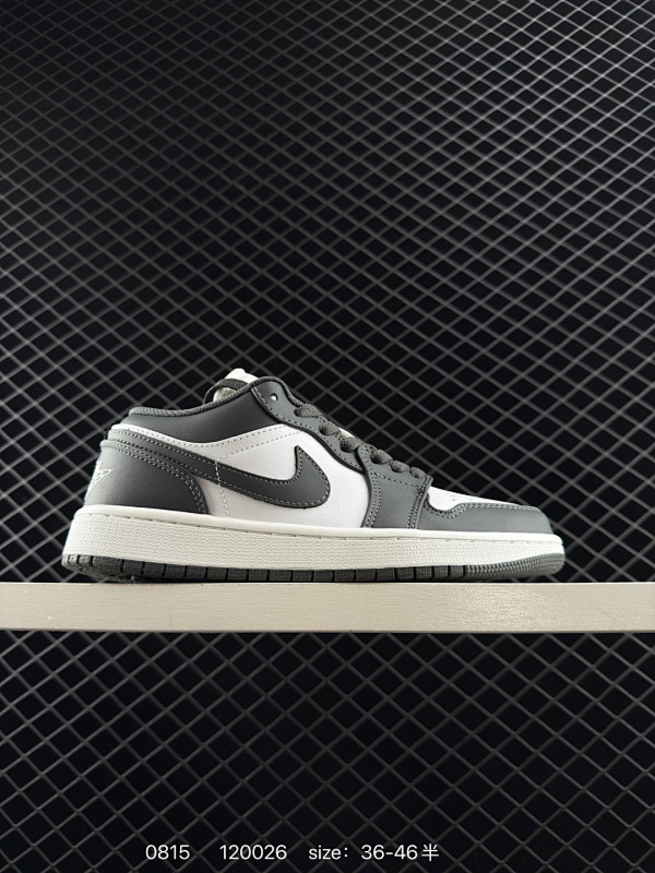 130 Air Jordan 1 Low 低帮 灰白色 AJ1 乔丹1代 aj1 乔1 低邦 白灰色 男女同款 乔丹篮球鞋系列 鞋款整体采用白色皮质面料打造鞋面，搭配草绿色框架覆盖层，营造出十分低调又