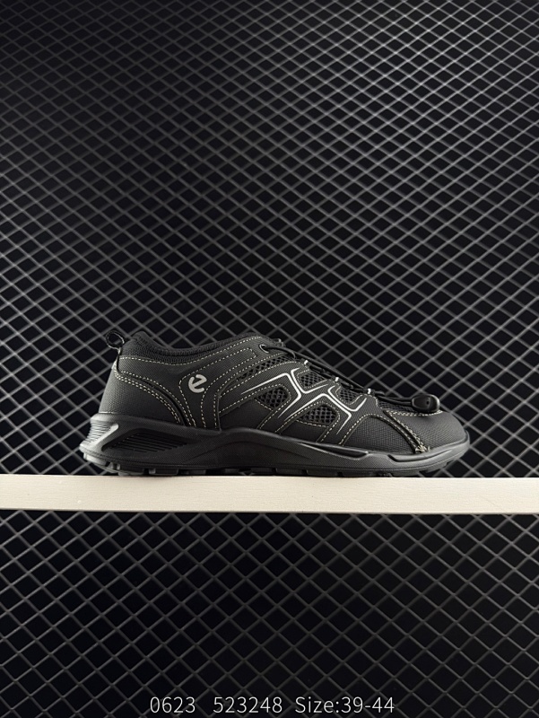 240 公司级✅ECCO爱步 GOLF BLOM C4 拼接鞋面 网面透气 轻便 城市休闲健步鞋 货号：825774 51052 尺码：39-44 编码：523248  详情          ¥ 2