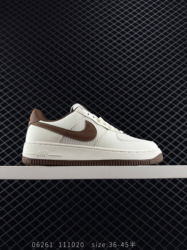 100 真标✅耐克Nike AIR FORCE 1’07空军一号低帮百搭休闲运动板鞋。柔软、弹性十足的缓震性能和出色的中底设计，横跨复古与现代的外型结合，造就出风靡全球三十多年的Force 1。