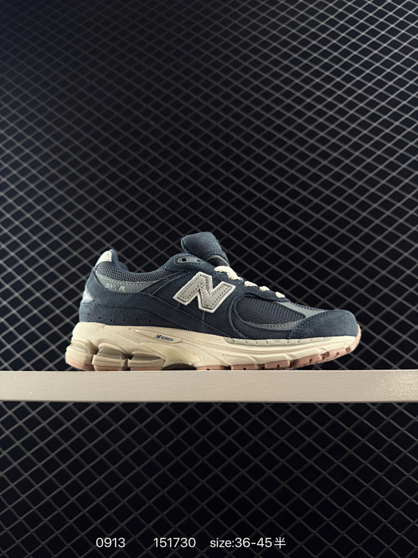 150 纯原 New Balance 新百伦 M2002RCR 复古休闲跑步鞋 全新外贸专供版 全新开发 原版原楦 独立私模正确组合大底 高端零售专供产物 尺码：3如图 编号：151730  详情