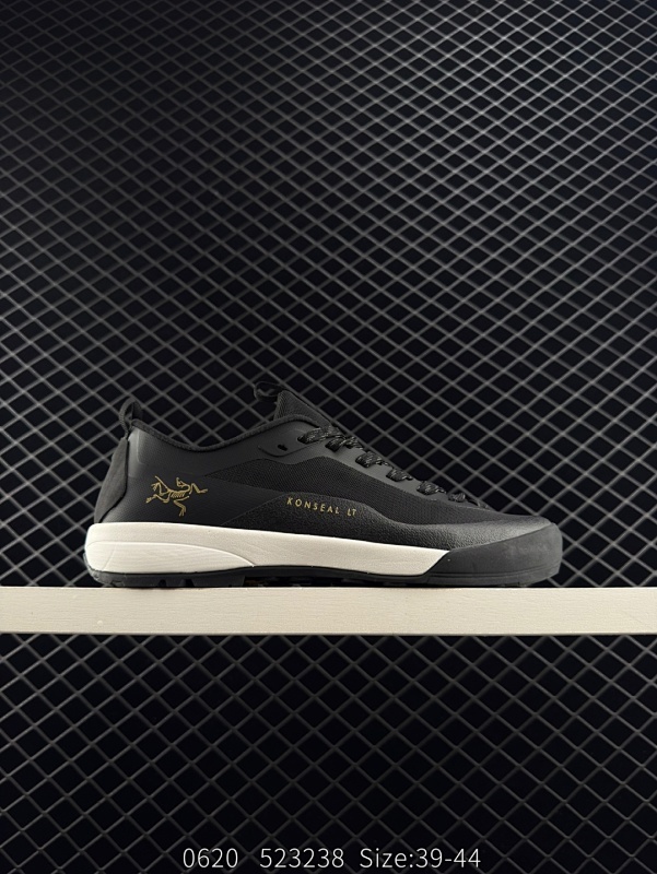 190 Arcteryx始祖鸟 Konseal Lt 徒步鞋 3D 成型橡胶鞋头保护脚趾，一体式鞋带系统提升包裹性，插角布鞋舌防止碎屑进入。  货号：077218-497208 GO 尺码：39-44