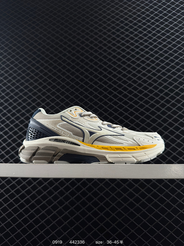 180 Mizuno Racer S 复古做旧运动舒适 网布耐磨透气 低帮跑步鞋 男女同款 银灰色 美津侬是日本美津浓株式会社于1906年创立的运动品牌经过一个多世纪的不断努力现已成为世界著名的运动器