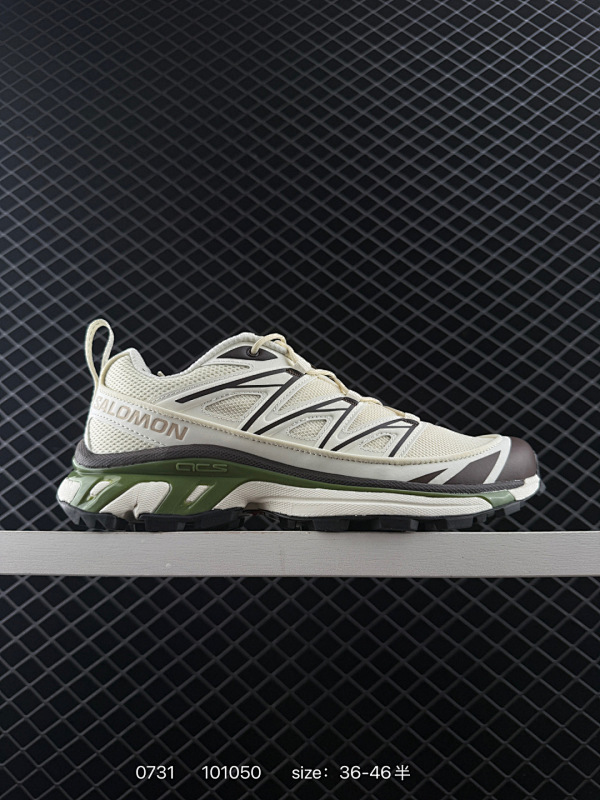 250公司级 Salomon/萨洛蒙 男女鞋真标半码制，升级原楦原纸版开发，采用耐磨环保纤维革组合防护网织布鞋面材质，牛角扣系带开合，欧索莱环保去臭环型组合鞋垫，外置3D Chassis鞋底结构组合C