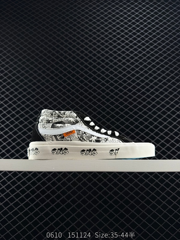 120   万斯Vans Sk8-Mid SNS 黑白涂鸦中帮 以当地 Venice 沙滩为主题，设计上致敬1980和1990年代滑板者、冲浪者和鹿克爱好者的穿着。鞋面整体以黑白为主色，搭配了黑色涂鸦