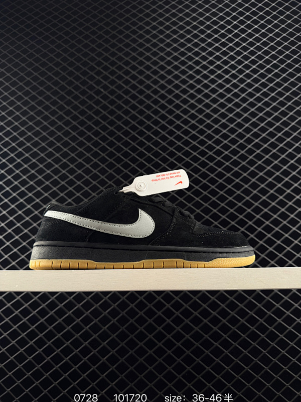 100 耐克NK SB DUNK LOW PRM完美还原细节 鞋面结合了翻滚皮革底座和柔软耐用的绒面革覆盖层。 呈现在 Dunk SB Low 的鞋型上，质感非常独特！ 货号：BQ6817 编码：10