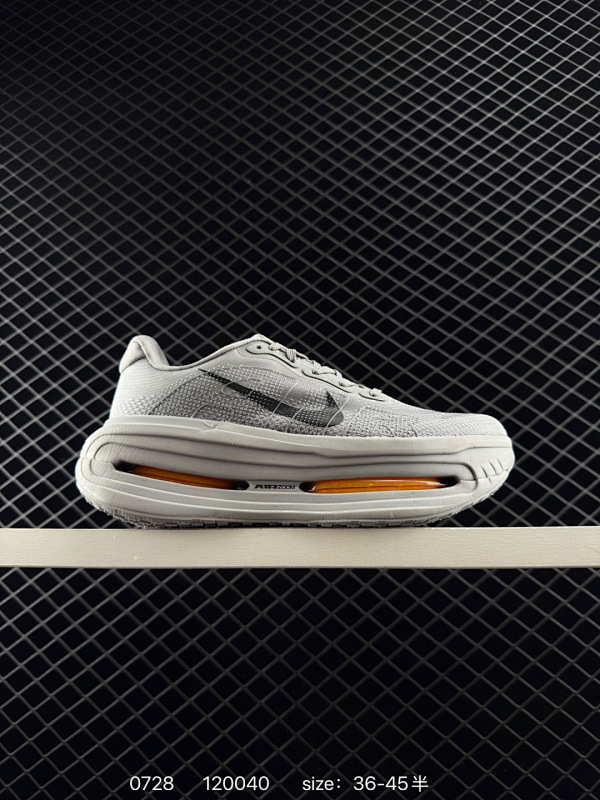 200 公司级✅Nike VOMERO PREMIUM 耐克 舒适减震防滑 低帮跑步鞋 全掌ReactX泡绵中底 前掌和后跟还配备了Air Zoom气垫单元 据说跑起来更快更舒适哦 这次最大的升级点