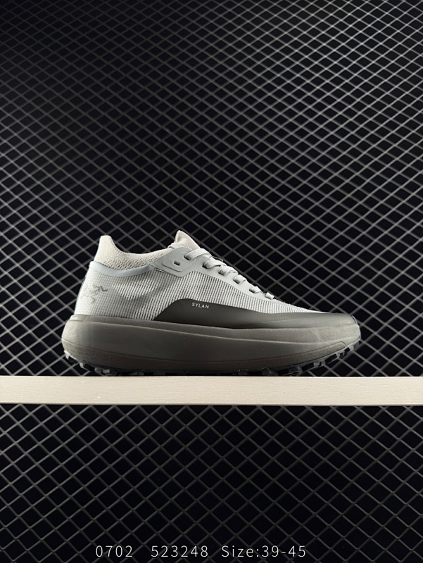 240 【公司级】始祖鸟(ARC’TERYX)男女鞋 SYLAN系列 轻量透气舒适山地越野跑鞋户外徒步运动鞋。Arc’teryx鞋新生，户外新征程。Sylan：速度与技术的完美结合。Sylan，作为设