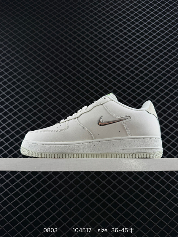 85 真标✅耐克Nike Air Force 1“07空军一号低帮百搭休闲运动板鞋。柔软、弹性十足的缓震性能和出色的中底设计，横跨复古与现代的外型结合，造就出风靡全球三十多年的Force 1 货号:F