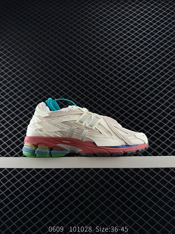 140 公司级✅New Balance M1906系列复古单品宝藏老爹鞋款 公司级版本复古元素叠加 质感超级棒 楦版型材料细节做工精细 作为NB最经典的档案鞋型之一 与2002一样，1906有着NB最